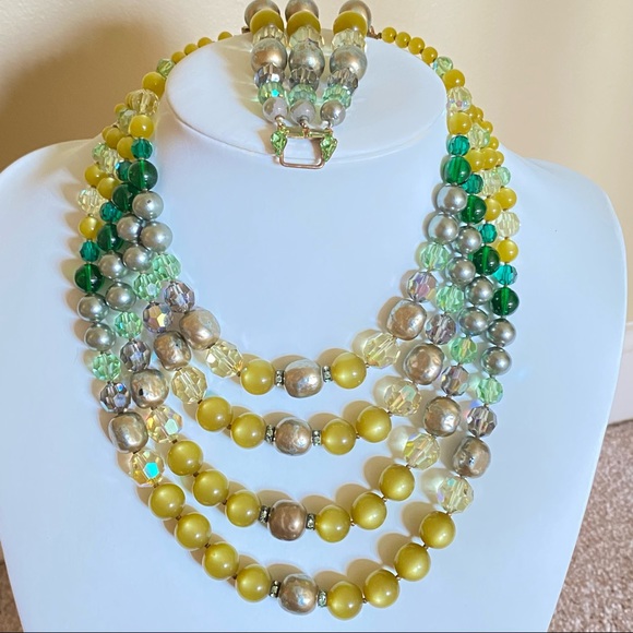 Bracelet & Necklace Set. Vintage Multi Strand Green Acrylic AB & Moonglow Beads. - Picture 15 of 15